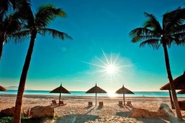 На пляже в Фукуоке. (Фото: https://vinaphuquoc.com/)