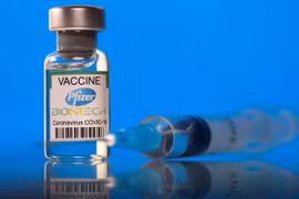 Около 47-50 миллионов доз вакцины Pfizer поступят во Вьетнам в последнем квартале (иллюстративное изображение).