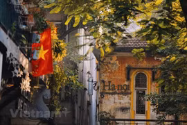 Некоторые туристические предприятия разрабатывают такие туры, как «Один день для открытия Ханоя» и «Открытие осени в Ханое». (Фото: vietnamplus.vn)