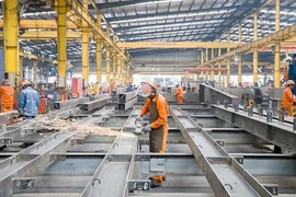 Почти 96% предприятий в 17 перерабатывающих и промышленных зонах в Хошимине возобновили свою деятельность более чем через месяц после отмены мер социального дистанцирования. (Фото: ВИА)