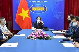 Министр иностранных дел Буй Тхань Шон провел телефонные переговоры с госсекретарем Великобритании по иностранным делам, делам Содружества и развития Домиником Раабом (Фото: ВИА)
