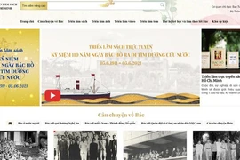 На сайте www.book265.vn проходит виртуальная книжная ярмарка и выставка, приуроченная к 110-й годовщине с тех пор, как президент Хо Ши Мин покинул Вьетнам, чтобы отправиться в кругосветное путешествие в поисках путей спасти свою страну. (Фото: ВИА)