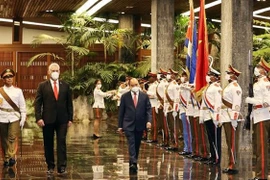 Официальная церемония встречи президента Нгуен Суан Фука (справа) (Фото: ВИ