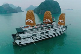 Круизный тур Paradise Vietnam по заливу Халонг позволяет посетить природные, культурные и исторические достопримечательности этого направления. (Фото: dulichhalong.net)