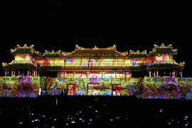 «Hue by light - The live show» предлагает насладиться световым зрелищем. (Фото: ВИA)