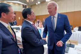 Премьер-министр Фам Минь Тьинь и президент Джо Байден. (Фото: ВИА) 