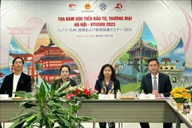 Семинар вели руководители города Ханоя и генеральный консул Вьетнама в Фукуоке. (Фото: Фам Туан/корреспондент ВИА в Японии)