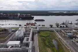 Терминал СПГ Тхивай может принимать газовоз грузоподъемностью до 100.000 тонн, с резервуаром объемом 180.000 м3 и системой трубопроводов протяженностью 6 км. Пропускная способность на 1 этапе проекта составляет 1 млн тонн СПГ/год. (Фото: ВИА)
