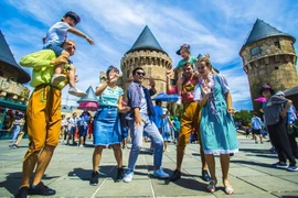 Международные туристы в Ba Na Hills. (Фото: Sun World)