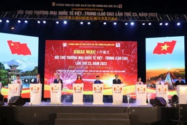 Делегаты проводят церемонию открытия ярмарки. (Фото: Куок Кхань/ВИА)