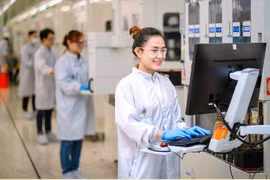 На заводе Intel Products Vietnam. (Фото: tuoitre.vn)