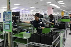 Рабочие на предприятии Samsung Electronics Vietnam в Бакньинь (Фото: ВИA)