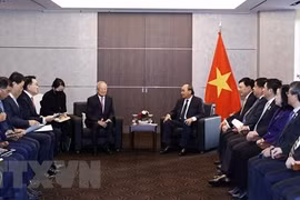 Президент Нгуен Суан Фук принимает г-на Кьюнг Шик Сона, президента, генерального директора CJ Group по совместительству. (Фото: ВИА)