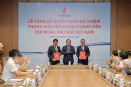 Нгуен Ван Мау и Чан Бинь Минь стали новыми членами Совета директоров PetroVietnam (Фото: PetroVietnam)