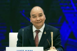 Президент Нгуен Суан Фук принял участие в диалоге лидеров АТЭС с приглашенными гостями. (Фото: ВИА)