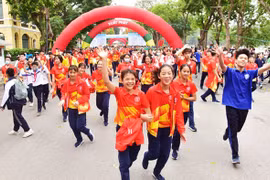 Люди присоединяются к гонке в Ханое (Фото: hanoimoi.com.vn) 