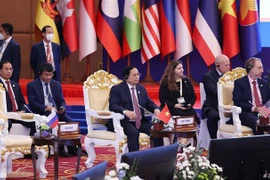 Премьер-министр Фам Минь Тьинь принял участие во 2-м Глобальном диалоге АСЕАН. (Фото: Зыонг Жанг/ВИА)