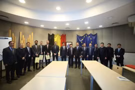 На рабочем заседании (Фото: ВИА) 
