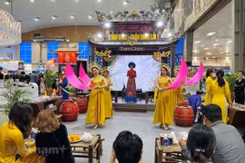 Арт-перформанс на Vietnam International Travel Mart 2022 (Фото: ВИА) 
