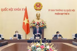 Председатель НС Выонг Динь Хюэ выступил с речью, открыв 8-е заседание Постоянного комитета. (Фото: ВИА)