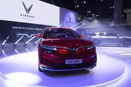 VF e35 на автосалоне в Лос-Анджелесе 2021 (Источник: VinFast) 