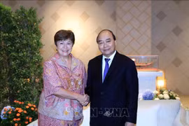 Президент Нгуен Суан Фук встретился с генеральным директором Международного валютного фонда (МВФ) Кристалиной Георгиевой. (Фото: ВИА)