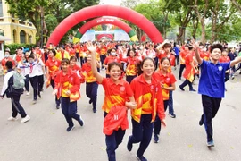 Люди присоединяются к гонке в Ханое (Фото: hanoimoi.com.vn) 