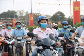 Рабочие городка Бен-Кат провинции Биньзыонг. (Источник: laodong.vn) 