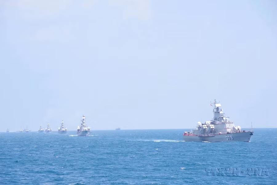 Учения с боевой стрельбой в море высшего командования 2-го военно-морского округа (2021 год). (Фото: ВИА)