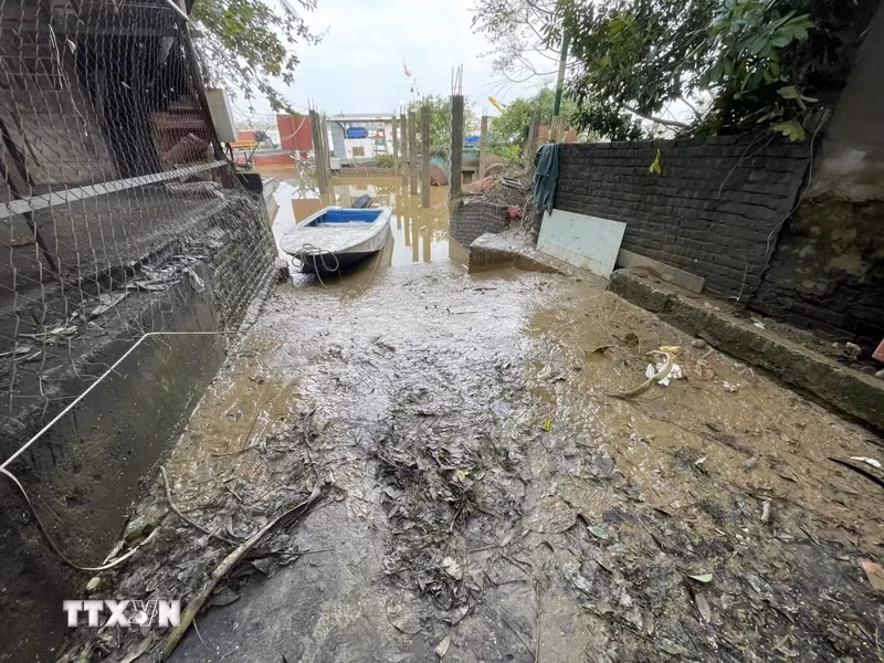 Уровень воды в Красной реке понижается (Фото сделано в 8:15 утра, 13 сентября 2024 года, ВИА)