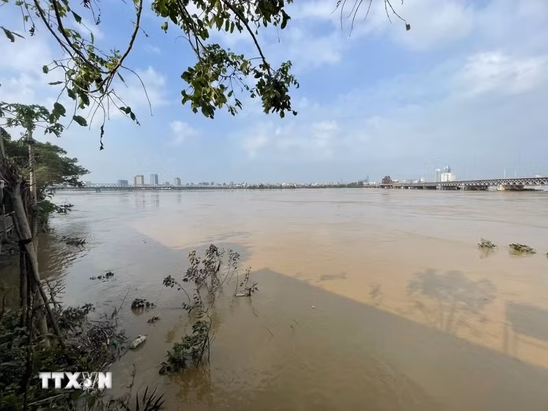 Уровень воды в Красной реке понижается (Фото сделано в 8:15 утра, 13 сентября 2024, ВИА)
