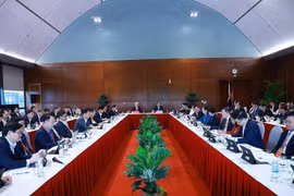 Во второй половине дня 20 января 2026 года, продолжая программу работы XIV Всевьетнамского партийного съезда КПВ, делегаты работали в своих делегациях, обсуждая документы, выносимые на Съезд. (Фото: ВИА)