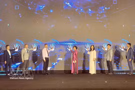 Делегаты проводят церемонию открытия деловой площадки Business & B2B Networking. Фото: ВИА