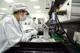 Производство электронных компонентов на заводе компании Star Engineers Vietnam Co., Ltd. в промышленном парке Биньсюен. Фото: ВИА