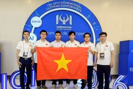 Четыре учащихся сборной Вьетнама на Международной олимпиаде по информатике (IOI) 2026 года. Фото: Министерство образования и подготовки кадров