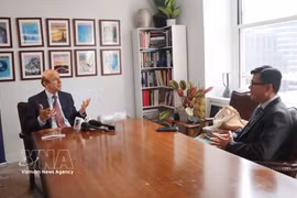Президент и исполнительный директор FPA Ноэл В. Латиф даёт интервью корреспонденту ВИА в Нью-Йорке. Фото: ВИА