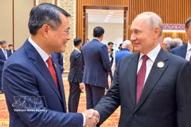 Премьер-министр Ле Минь Хынг провёл краткую встречу с Президентом Российской Федерации Владимиром Путиным. Фото: ВИА.