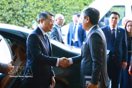 Высокопоставленные должностные лица Индии провожают Премьер-министра Ле Минь Хынга по завершении его участия в XVIII саммите БРИКС и проведения двусторонних встреч в Индии. Фото: ВИА