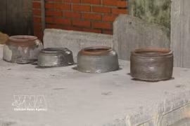 Находки представлены двумя основными типами керамических сосудов: с прямыми стенками и с округлыми плечиками. Фото: ВИА