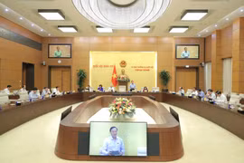 Постоянный комитет Национального собрания проводит своё первое заседание. Фото: ВИА