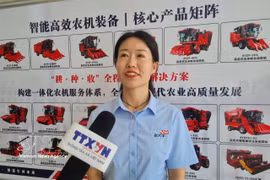 Представитель компании Shandong Jindafeng Agricultural Machinery Co., Ltd. Вэй Сяоли рассказывает о большом потенциале Вьетнама в развитии механизации сельского хозяйства. Фото: ВИА