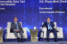 Премьер-министр Фам Минь Тьинь выступает на дискуссионной сессии «Интеллектуальные сети, соединённые через сотрудничество в области автономного искусственного интеллекта (ИИ)». (Фото: ВИА)