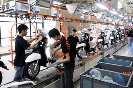 Производственная линия на предприятии умного производства Yadea Vietnam с объемом инвестиций более 100 млн долларов США в промышленной зоне Танхынг, провинция Бакнинь. Фото: ВИА