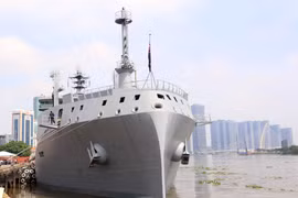 Крупнейший корабль обеспечения ВМС Новой Зеландии посещает Хошимин
