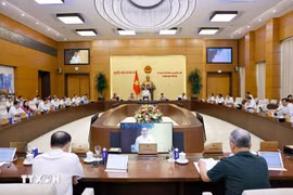 Председатель Национального собрания Чан Тхань Ман выступил с речью на открытии заседания. (Фото: ВИА)