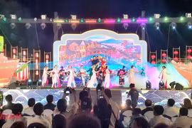 Один из художественных номеров на церемонии открытия. Фото: phunuonline.com.vn