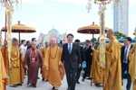 Президент государства Лыонг Кыонг принимает участие в праздновании Дня Весак ООН 2025 в городе Хошимин 6 мая (Фото: ВИA)