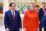 Премьер-министр Фам Минь Тьинь и Председатель Совета Федерации России Валентина Матвиенко. Фото: ВИА. 