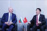  Президент Лыонг Кыонг встречается с премьер-министром Болгарии Росеном Желязковым. (Фото: ВИА) 