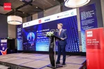 Джош Уорланд, первый секретарь по вопросам цифровой экономики и технологий в Генеральном консульстве Великобритании в Хошимине, выступает на мероприятии. (Фото: ВИA)